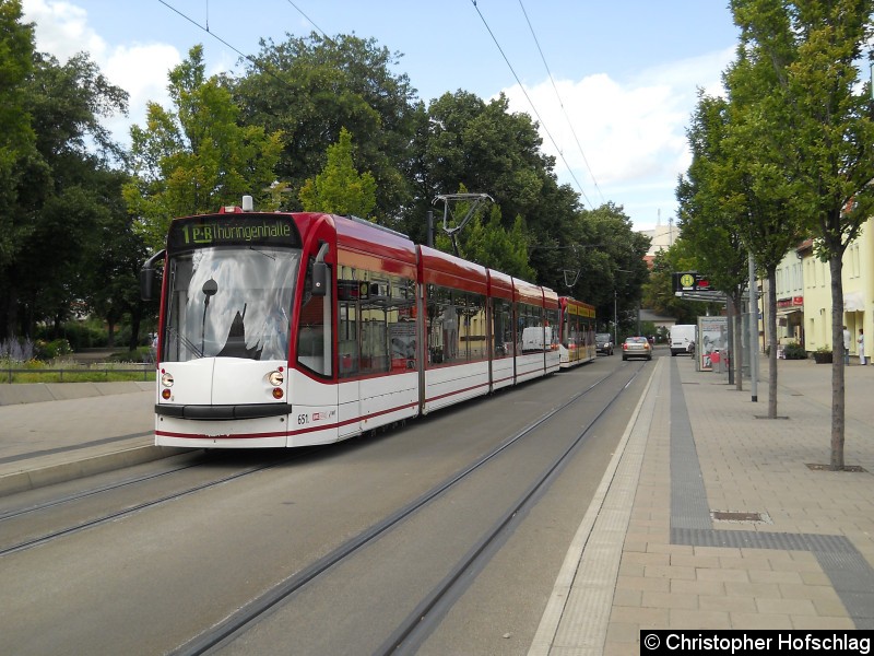 Dieser Großzug der Linie 1 und 5 an der Haltestelle Ilversgehofner Platz. Er kam zu Einsatz wegen des Fußballspiel RWE gegen BVB in Steigerwaldstadtion. Bild: Dieser Großzug der Linie 1 und 5 an der Haltestelle Ilversgehofner Platz. Er kam zu Einsatz wegen des Fußballspiel RWE gegen BVB in Steigerwaldstadtion.