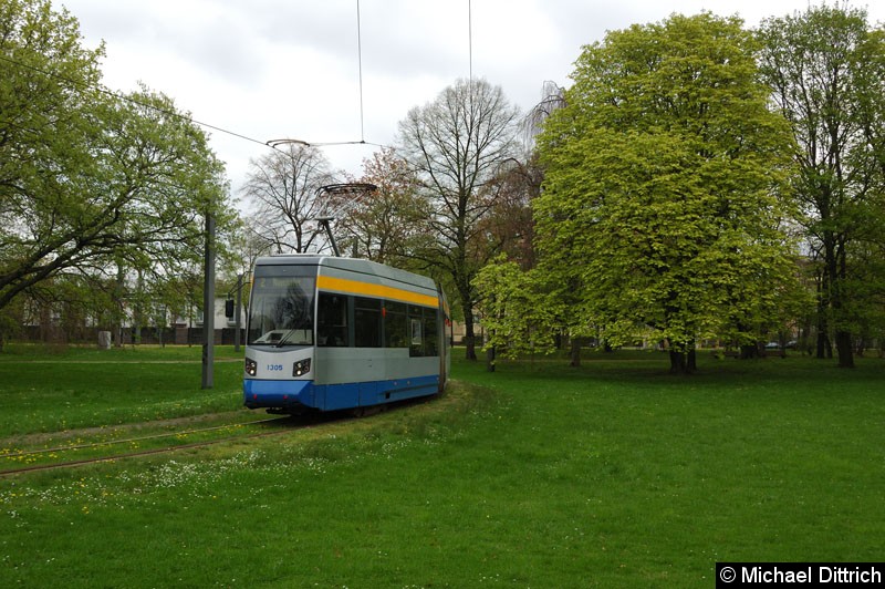 Bild: 1305 als Linie 2 in der Wendeschleife Naunhofer Str.