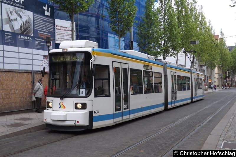 Bild: TW 603 als Linie 4 in Richtung Lobeda-West an der Haltestelle Löbdergraben, Stadtzentrum.