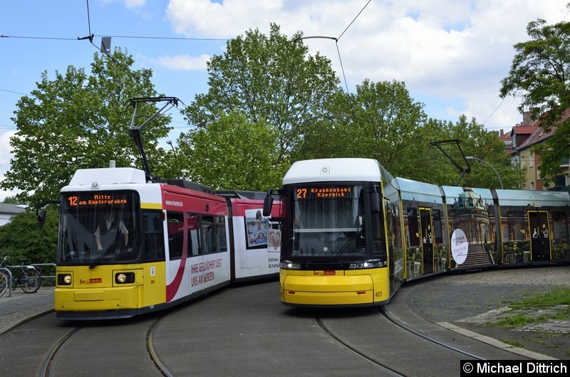 GT6U 1513 (links als Linie 12) und F6Z 4021 (rechts als Linie 27) in der Wendeschleife Pasedagplatz.
