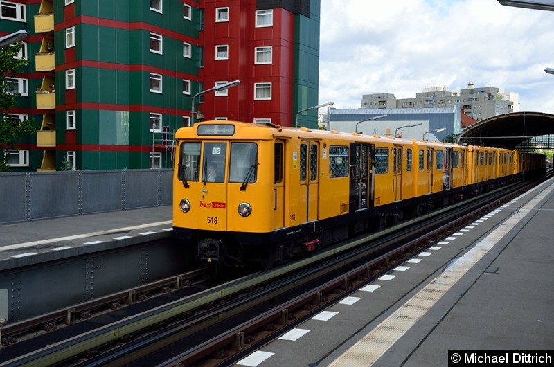 Bild: 518 an der Spitze des Zuges U12/15 im Bahnhof Prinzenstr.