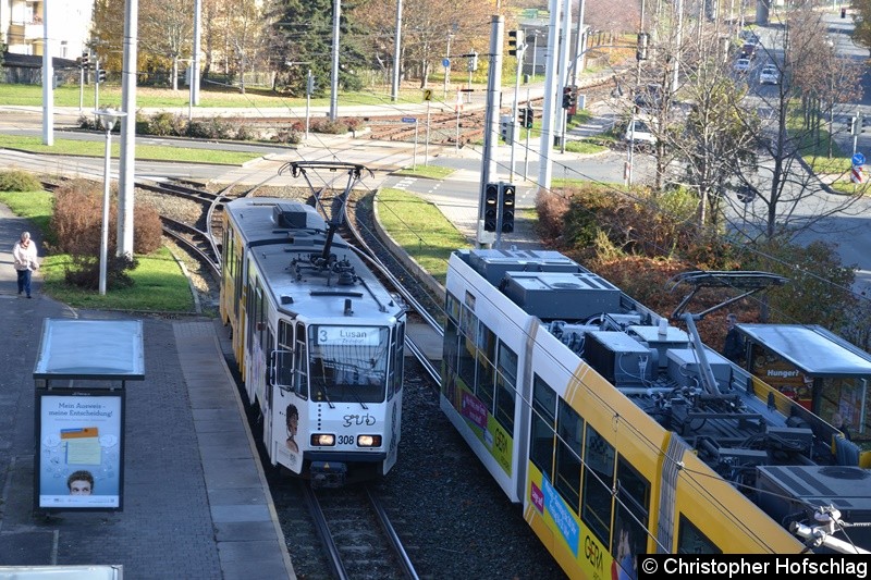 Bild: TW 308 als Linie 3(2) bei der Einfahrt in die Haltestelle Fußgängerbrücke.