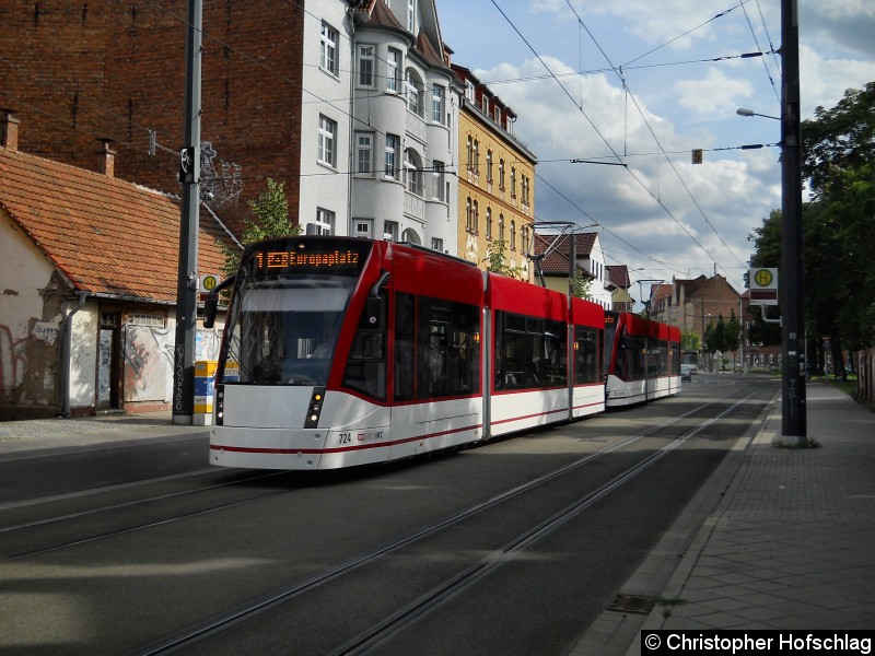 TW 724+715 als Linie 1 in der Magdeburger Allee kurz vor der Haltestelle Salinenstraße. Bild: TW 724+715 als Linie 1 in der Magdeburger Allee kurz vor der Haltestelle Salinenstraße.