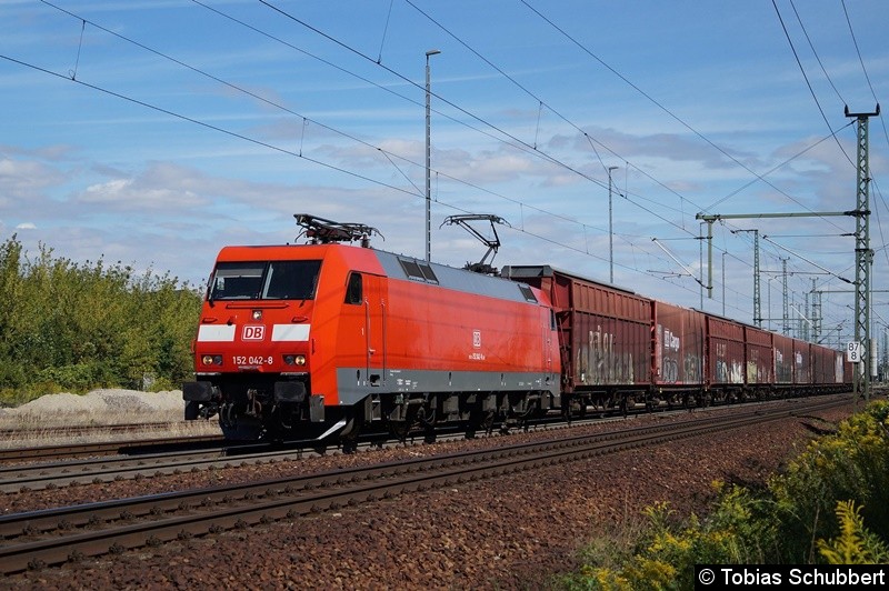 152 042-8 mit einem Güterzug bei Weimar.