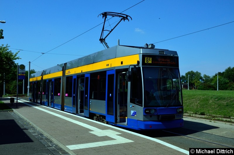 Bild: 1156 als Linie 8 an der Haltestelle Grünau-Nord.