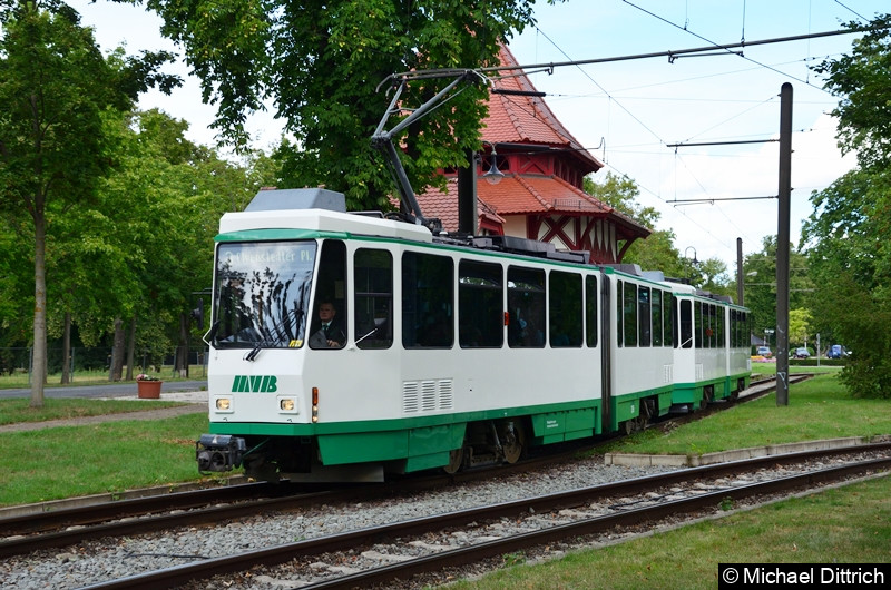 1288 und 1289 in der Haltestelle Herrenkrug bei der Abfahrt.