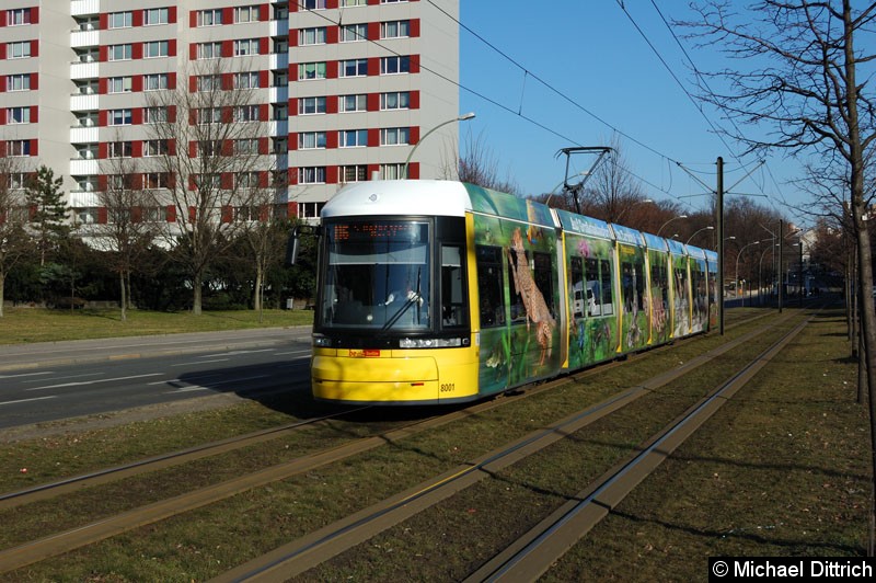 8001 als Linie M6 zwischen den Haltestellen Platz der Vereinten Nationen und Büschingstr. Bild: 8001 als Linie M6 zwischen den Haltestellen Platz der Vereinten Nationen und Büschingstr.