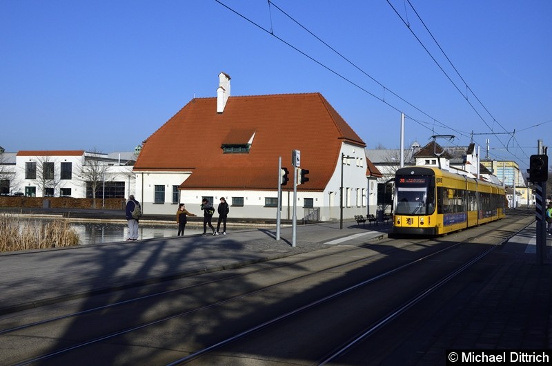 Bild: 2807 als Linie 20 an der Haltestelle Messe.