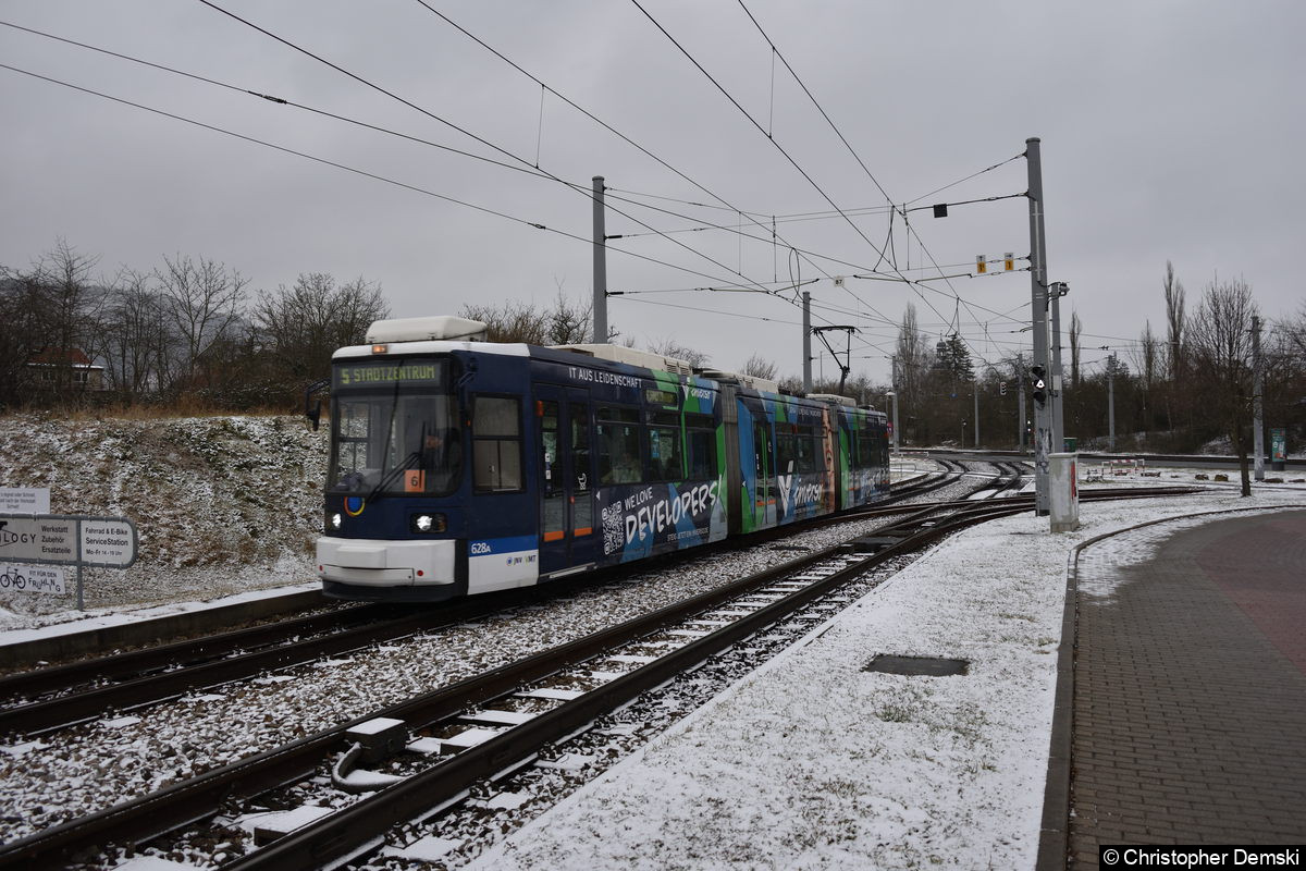 Tw 628 als Linie 5 kurz vor der Haltestelle Sparkassen-Arena.