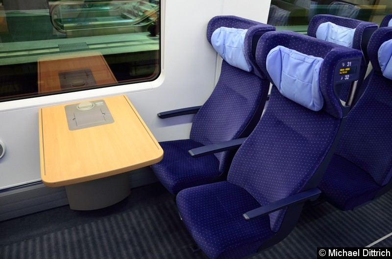 Bild: Das sind die Sitze die für Begleiter von Rollstuhlfahrern.