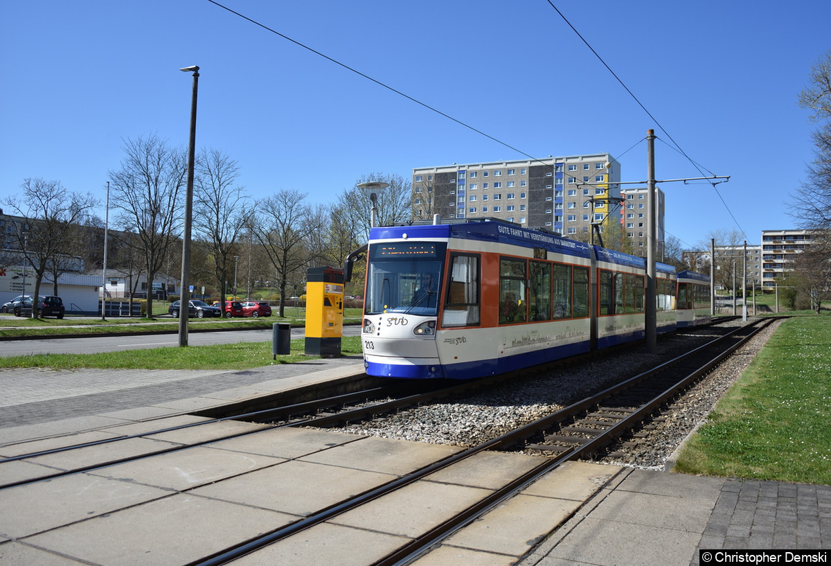 Bild: Tw 213+Bw 264 als Dienstfahrt an der Haltestelle Lusan/Zeulsdorf.
