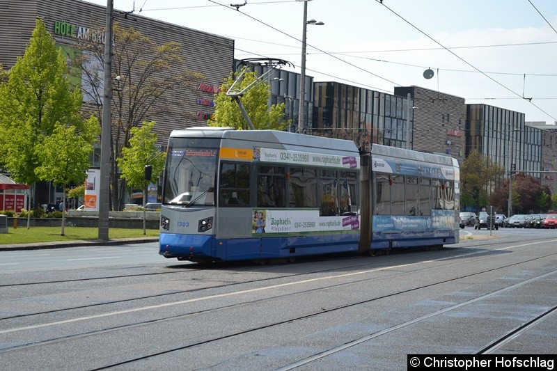 Bild: TW 1303 als Linie 12 kurz vor der Haltestelle Hauptbahnhof.