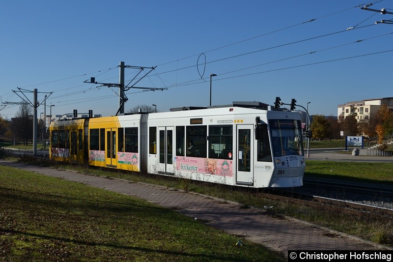 Bild: TW 201 bei der Einfahrt in die Endstelle Bieblach Ost.