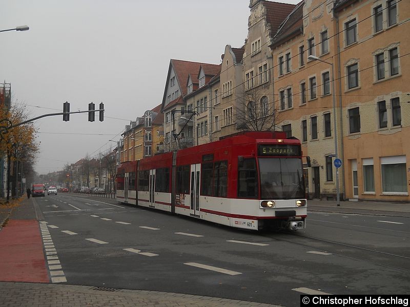 Bild: TW 601 auf der Stadtbahnlinie 5 am Ilversgehofner Platz.
