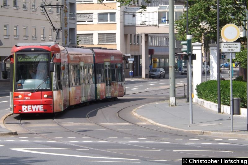 Tw 230 an der Kreuzung Lang Straße/Schöne Aussicht. Bild: Tw 230 an der Kreuzung Lang Straße/Schöne Aussicht.