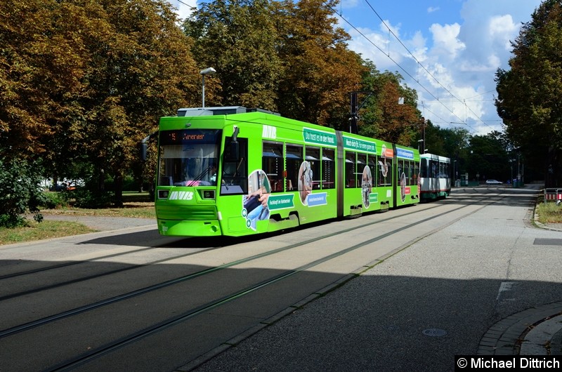 Bild: 1310 + 2211 als Linie 15 in der Listemannstr. kurz vor der Weitlingstr.