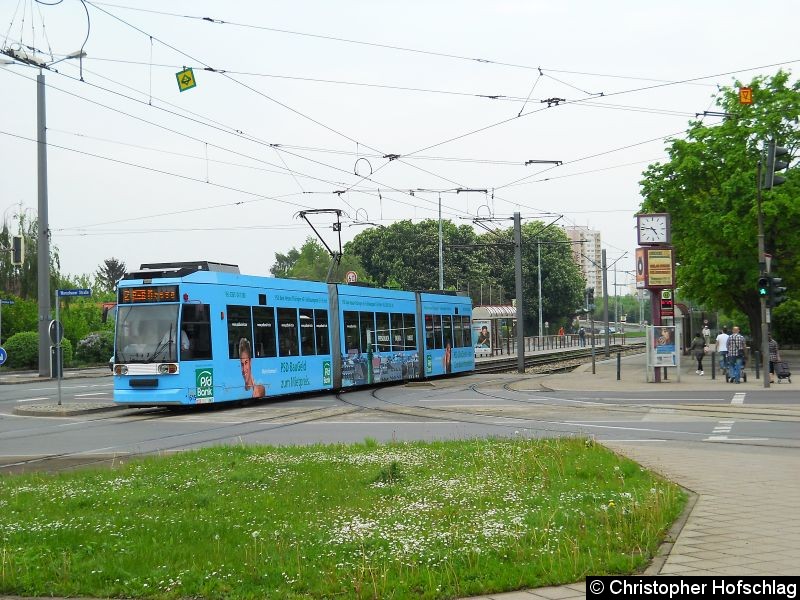 Bild: TW 615 beim Verlassen der Haltestelle Warschauer Straße.