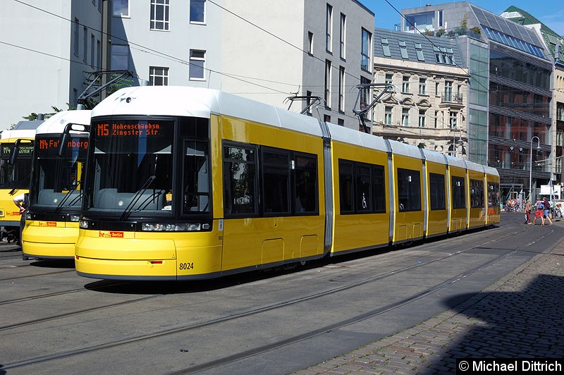 Bild: Drei Tage nach seiner Zulassung stand er in der Großen Präsidentenstr., als Linie M5.