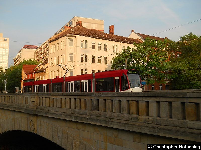 Bild: TW 656 auf der Linie 2 auf der Krämpferbrücke.