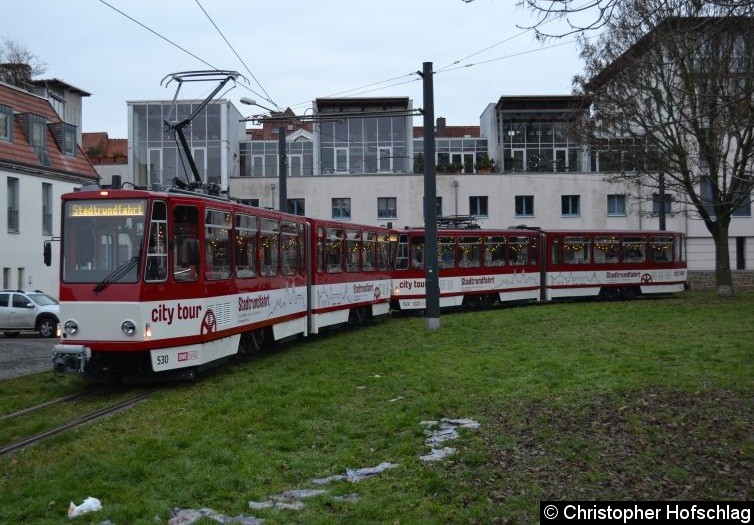 Bild: TW 530+522 in der Schleife Domplatz.