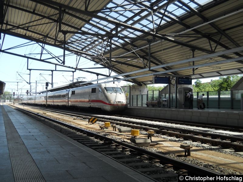 Bild: ICE 401 507 bei der Durchfahrt in Erfurt Hauptbahnhof.