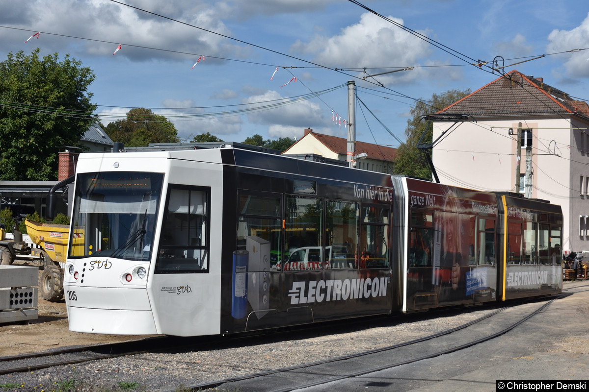 Tw 205 als Linie 3 im Bereich Wiesestraße in Richtung Lusan/Zeulsorf.