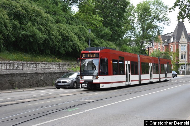 Bild: TW 602 warte auf seine Freifahrt am Stadtparkkopf(Schillerstraße) in Richtung Hauptbahnhof.