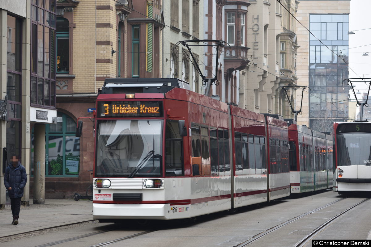 Tw 616+615 als Linie 3 in Richtung Urbicher Kreuz in der Bahnhofstraße.