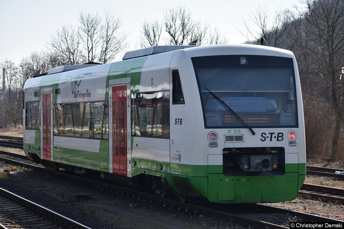 Bild: 650 523-3 (VT 123) steht in Eisenach Hbf.