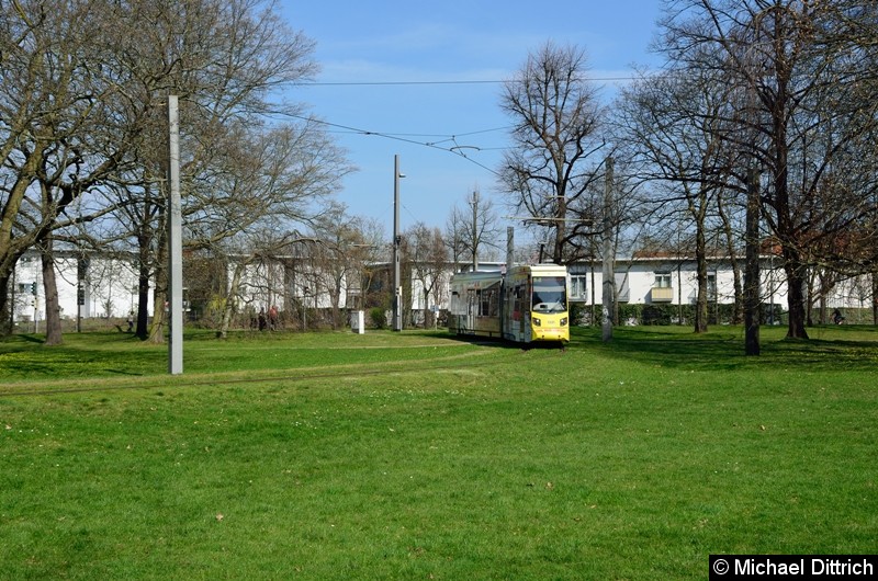 Bild: 1321 als Linie 2 in der Wendeschleife Naunhofer Str.