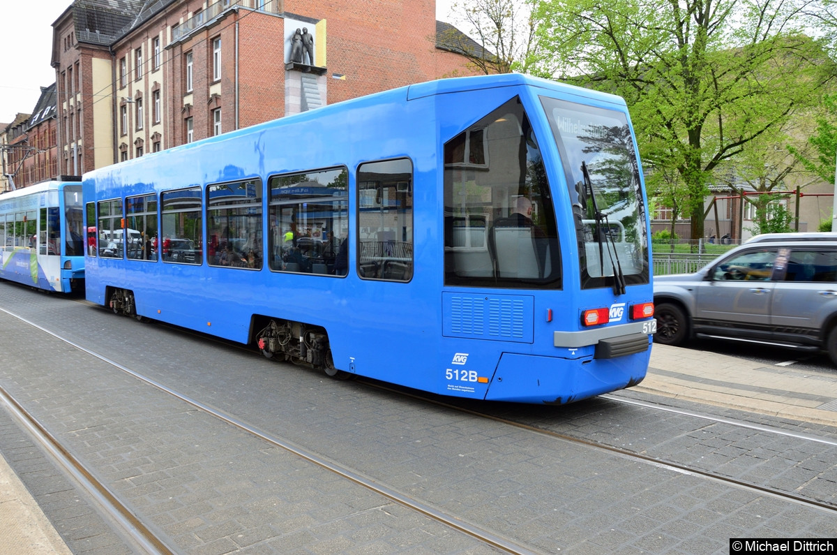 Beiwagen 512 am Triebwagen 615 als Linie 1 in der Haltestelle Wiener Str.