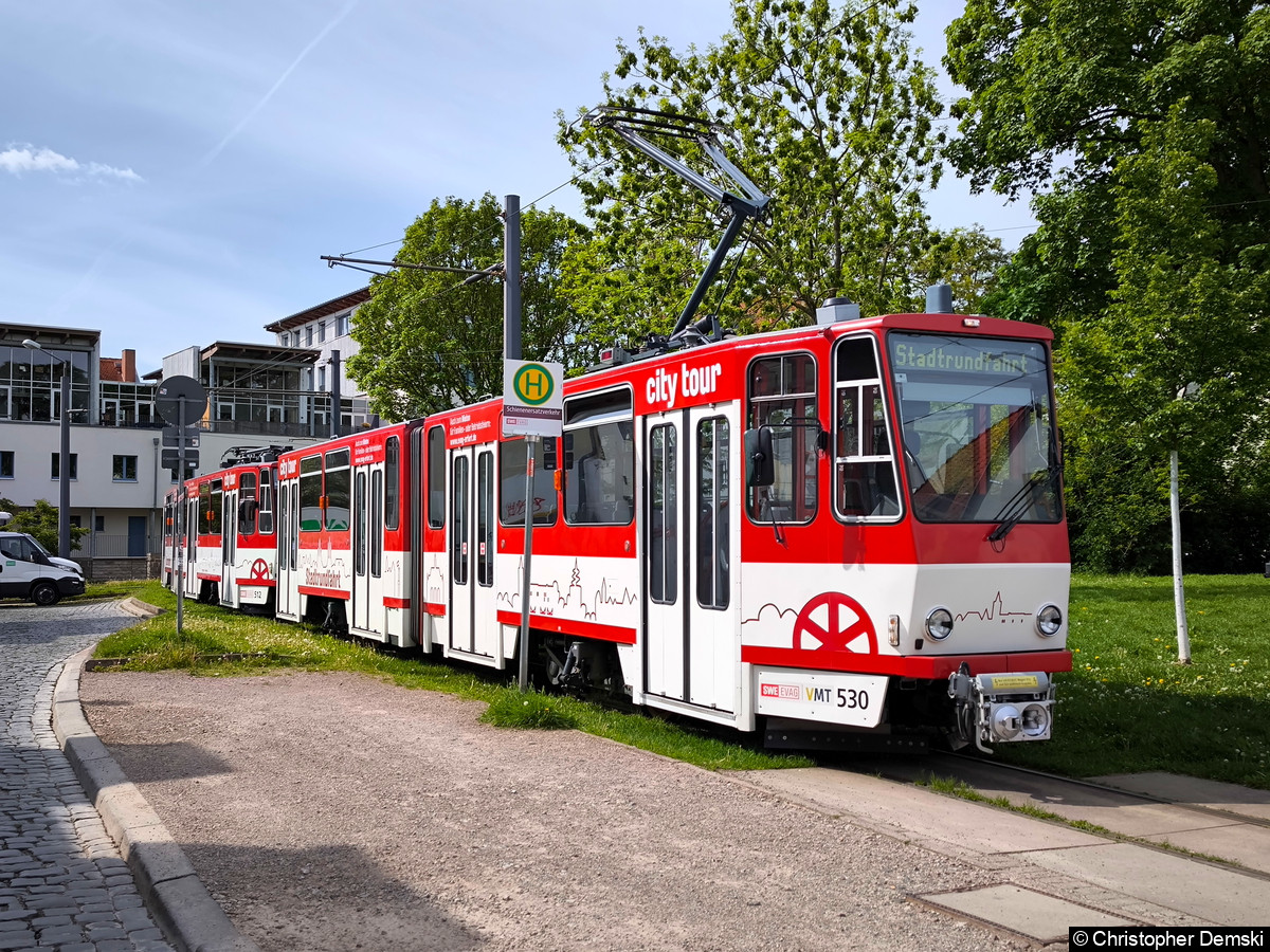 TW 530+512 als Stadtrundfahrt in der Domplatz  Schleife.