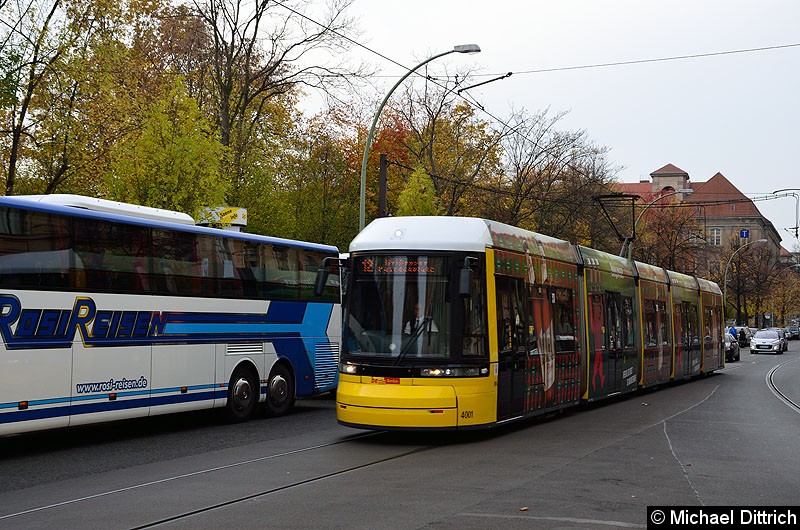 Bild: 4001 als Linie 12 am Monbijouplatz.