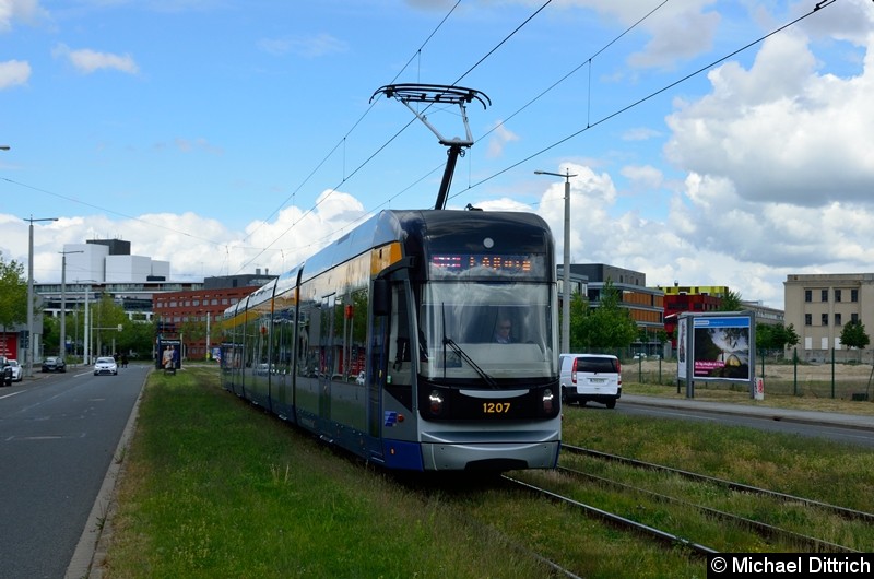 Bild: 1207 als Linie 16 kurz hinter der Haltestelle An den Tierkliniken.