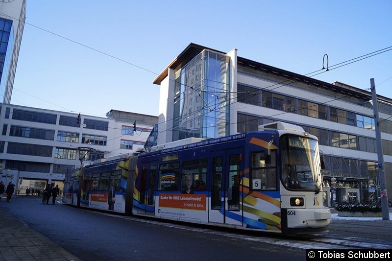 Bild: Tw 604 als Linie 5 am Ernst-Abbe-Platz.