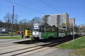 352
