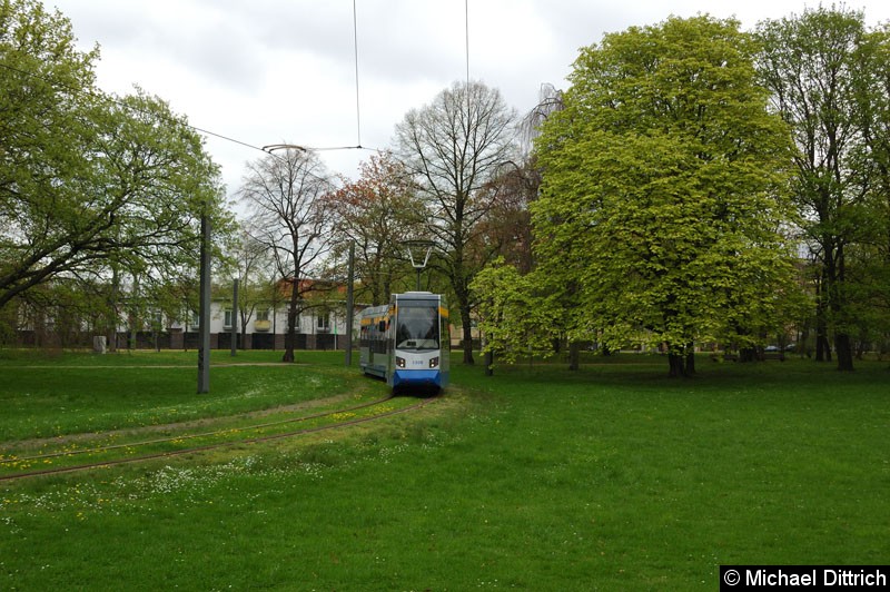 Bild: 1305 als Linie 2 in der Wendeschleife Naunhofer Str.