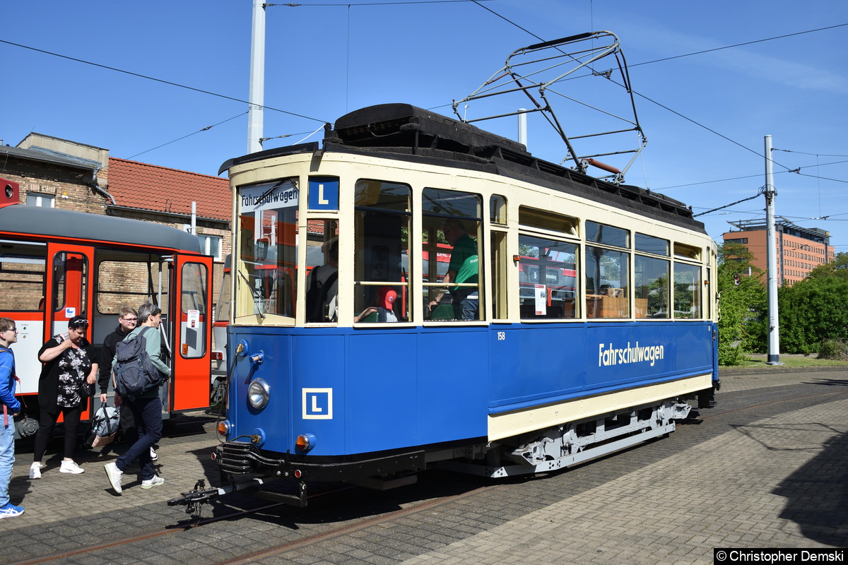Fahrschulwagen Tw 158 auf dem Betriebshof Freiimelder Straße, beim Tag der offenen Tür.