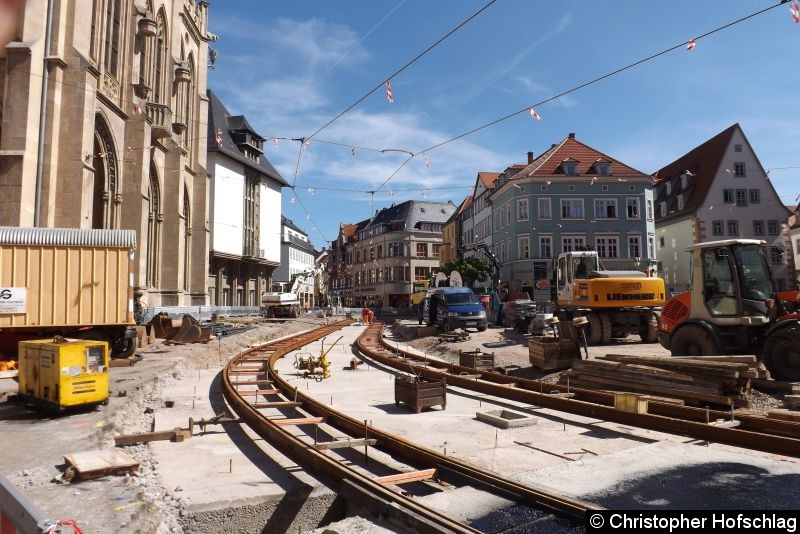 Die Bauarbeiten sind voll im Gang. Auch der Bereich wo die neuen Haltestellen hinkommen, kann man schon sehen. Bild: Die Bauarbeiten sind voll im Gang. Auch der Bereich wo die neuen Haltestellen hinkommen, kann man schon sehen.
