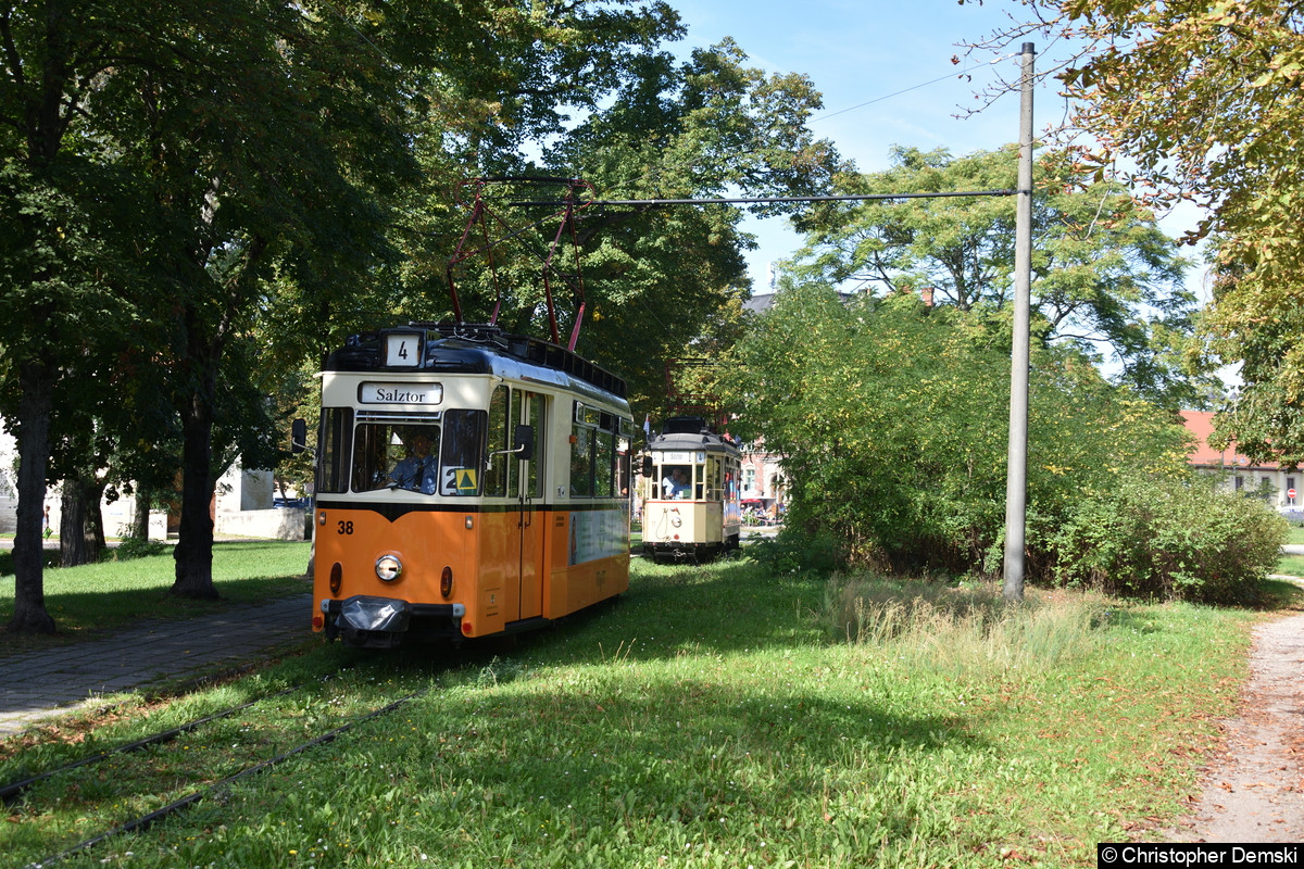 Tw 38 an der Haltestelle Marientor.