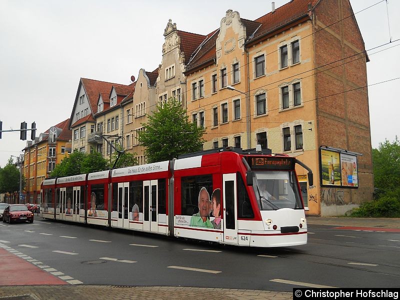 Bild: TW 624 auf der Stadtbahnlinie 1 kurz vor der Haltestelle Ilversgehofner Platz.