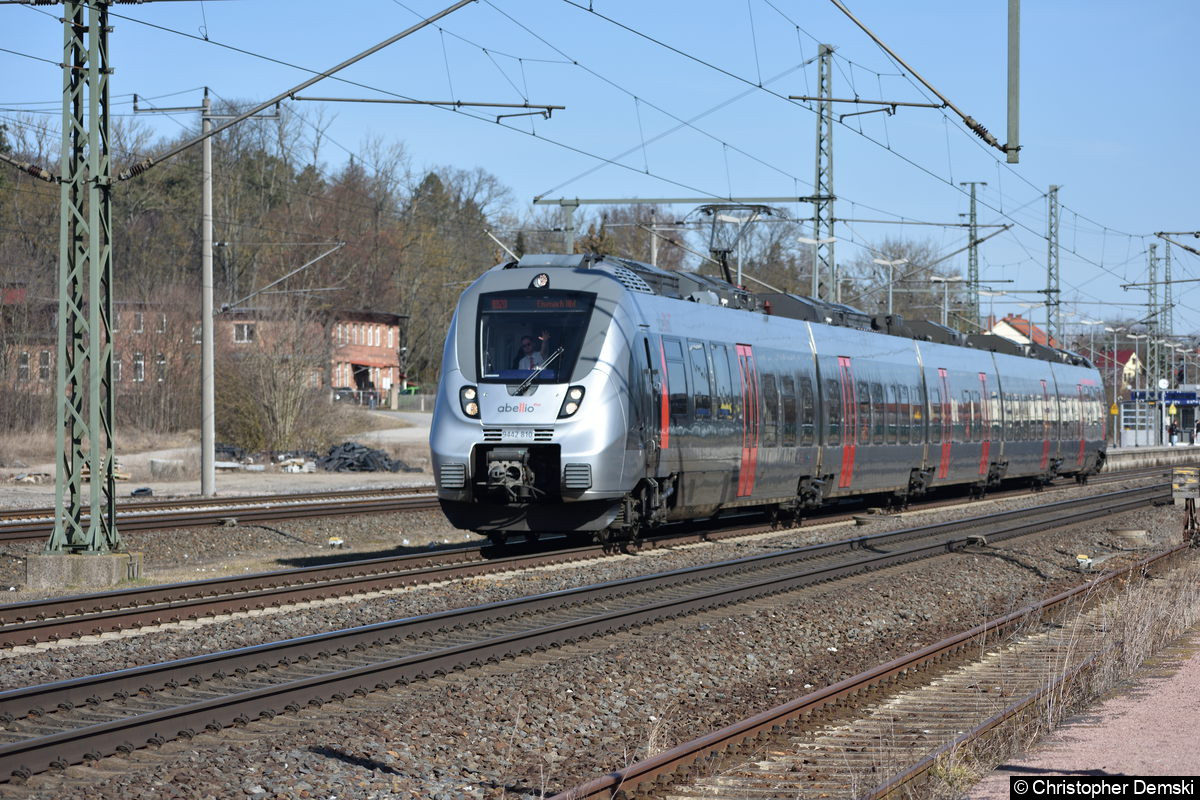 9442 810 als RB 20 nach Eisenach Hbf bei der Ausfahrt in Neudietendorf.