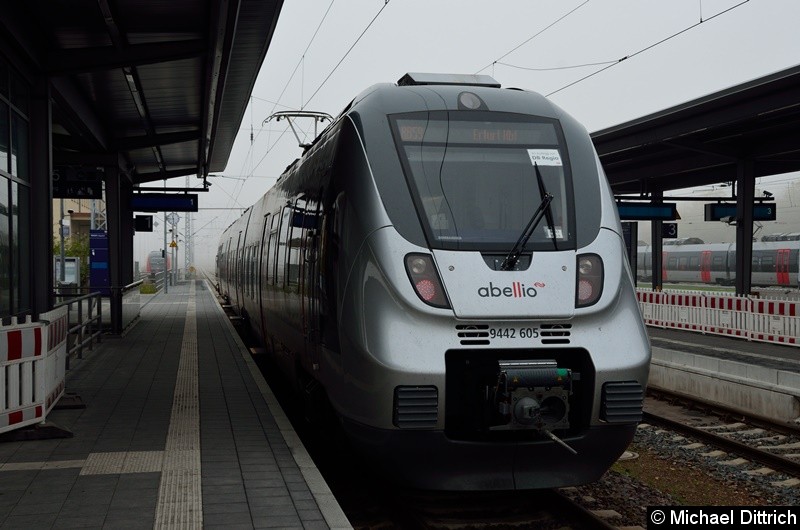 Bild: 9442 605 als RB59 in Sangerhausen. Er ist der zweite Endwagen eines dreiteiligen Talents.