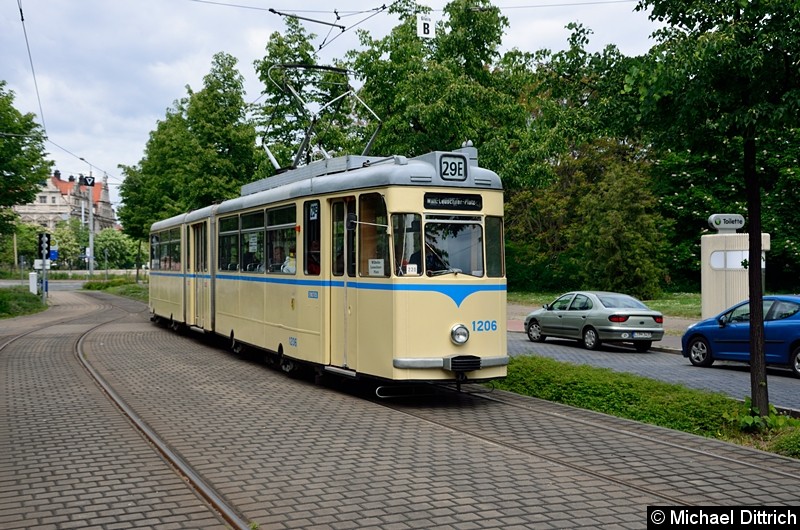 Bild: Historischer Triebwagen 1206 als Linie 29E an der Haltestelle Messekehre Innenstadt (Windmühlenstraße).