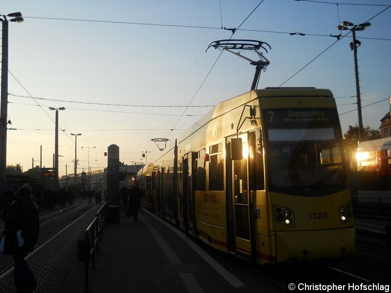 Bild: TW 1320+1318 auf der Linie 7 am Goerdelerring.