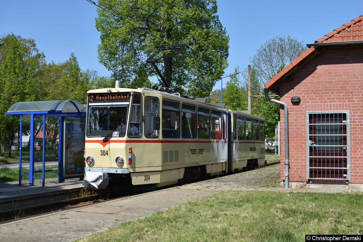 TW 304 in der Haltestelle Ostbahnhof in Richtung Hauptbahnhof.