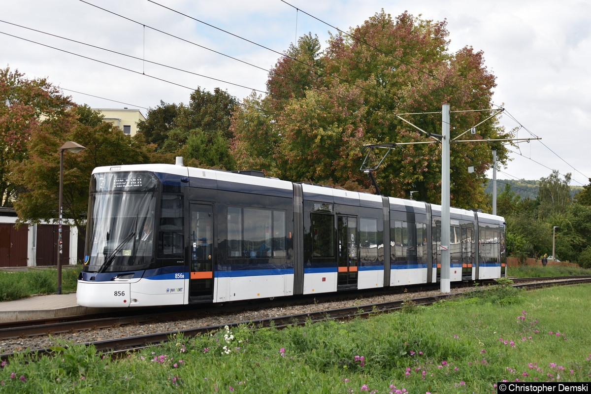 TW 856 als Linie 2 an der Haltestelle Winzerla.