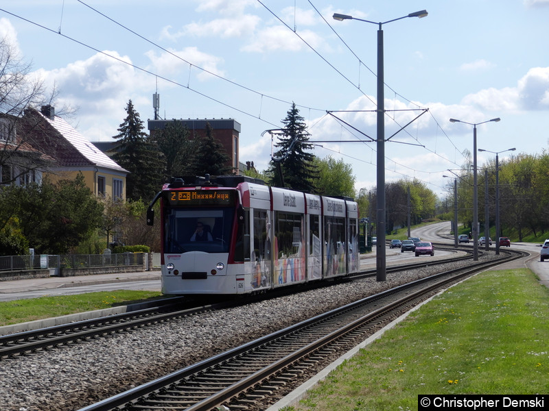 Bild: TW 626 als Linie 2 in Richtung Messe auf der Kranichfelder Straße.