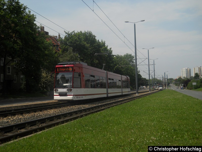 Bild: TW 605 auf der Linie 6 in der Nordhäuser Straße/ Höhe Klinikum.