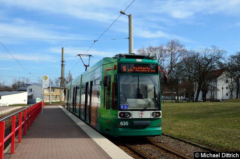 Bild: Tw 635 als Linie 5 an der Endhaltestelle Bad Dürrenberg.